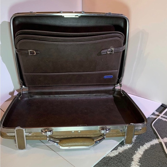 Vintage American Tourister Escort Model Briefcase